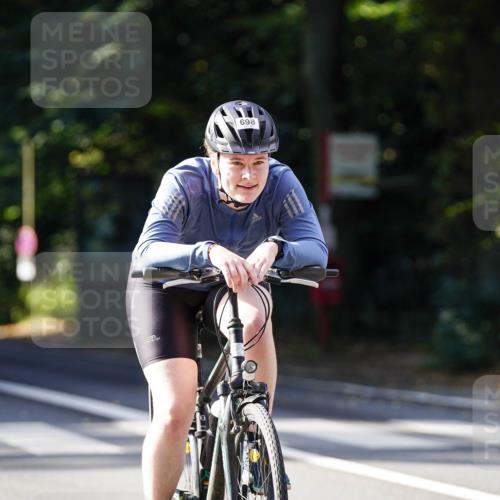 14.09.2025 - Stadtparktriathlon Michael Burmester http://msf.ph/oto/8911059 14.09.2025 10:59:34 Radfahren 698, 785 meine-sportfotos.de