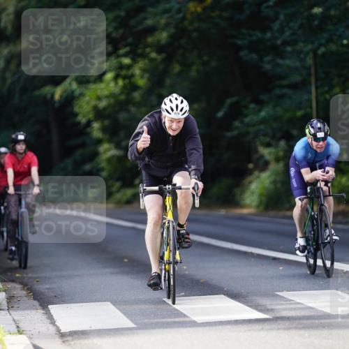 14.09.2025 - Stadtparktriathlon Michael Burmester http://msf.ph/oto/8911075 14.09.2025 11:00:26 Radfahren 829, 871, 878, 915 meine-sportfotos.de