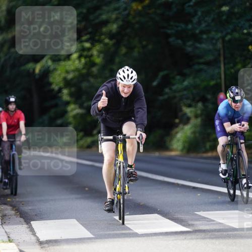 14.09.2025 - Stadtparktriathlon Michael Burmester http://msf.ph/oto/8911076 14.09.2025 11:00:26 Radfahren 829, 871, 878, 915 meine-sportfotos.de