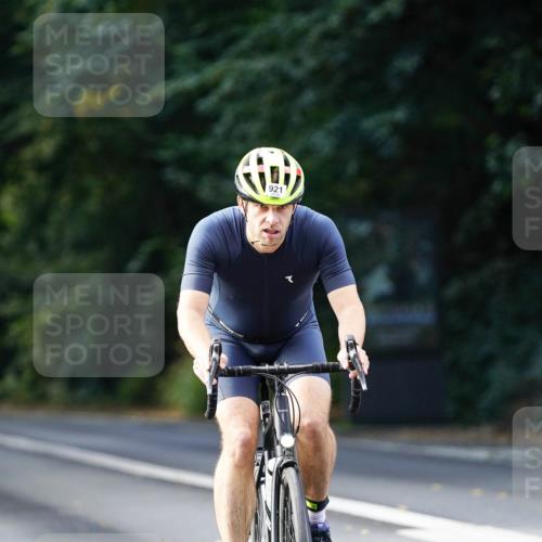 14.09.2025 - Stadtparktriathlon Michael Burmester http://msf.ph/oto/8911090 14.09.2025 11:00:40 Radfahren 600, 601, 643, 724, 730, 793, 838, 865, 870, 921 meine-sportfotos.de