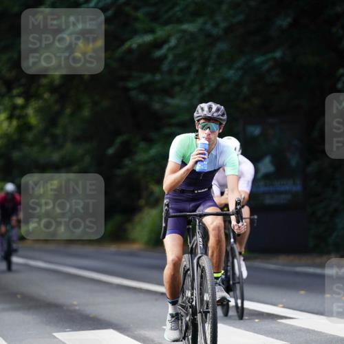 14.09.2025 - Stadtparktriathlon Michael Burmester http://msf.ph/oto/8911096 14.09.2025 11:00:43 Radfahren 600, 643, 716, 724, 730, 735, 793, 838, 865, 870, 918, 921 meine-sportfotos.de
