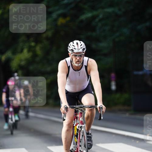 14.09.2025 - Stadtparktriathlon Michael Burmester http://msf.ph/oto/8911098 14.09.2025 11:00:46 Radfahren 716, 724, 730, 735, 793, 805, 865, 870, 918, 921 meine-sportfotos.de