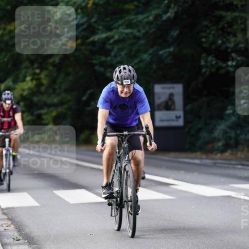 14.09.2025 - Stadtparktriathlon Michael Burmester http://msf.ph/oto/8911111 14.09.2025 11:01:02 Radfahren 758, 797, 825, 843, 892, 895 meine-sportfotos.de