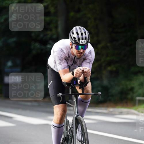 14.09.2025 - Stadtparktriathlon Michael Burmester http://msf.ph/oto/8911119 14.09.2025 11:01:05 Radfahren 758, 797, 806, 825, 843, 892, 895 meine-sportfotos.de