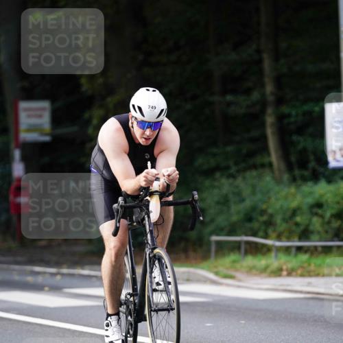 14.09.2025 - Stadtparktriathlon Michael Burmester http://msf.ph/oto/8911125 14.09.2025 11:01:17 Radfahren 749, 766, 806, 808, 876, 902 meine-sportfotos.de