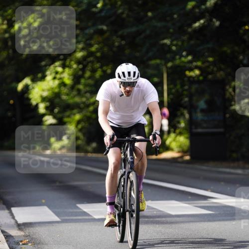 14.09.2025 - Stadtparktriathlon Michael Burmester http://msf.ph/oto/8911132 14.09.2025 11:01:25 Radfahren 766, 772, 808, 847, 876 meine-sportfotos.de