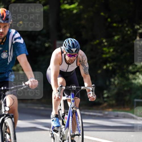 14.09.2025 - Stadtparktriathlon Michael Burmester http://msf.ph/oto/8911136 14.09.2025 11:01:32 Radfahren 728, 769, 772, 847, 901 meine-sportfotos.de