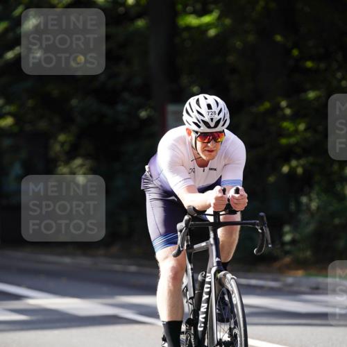 14.09.2025 - Stadtparktriathlon Michael Burmester http://msf.ph/oto/8911140 14.09.2025 11:01:34 Radfahren 728, 769, 772, 847, 880, 901 meine-sportfotos.de