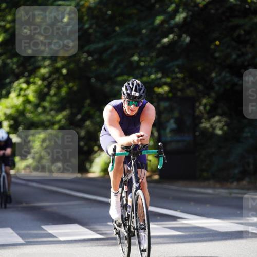 14.09.2025 - Stadtparktriathlon Michael Burmester http://msf.ph/oto/8911143 14.09.2025 11:01:38 Radfahren 728, 769, 772, 880, 901 meine-sportfotos.de