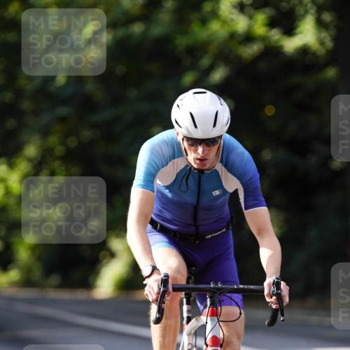 14.09.2025 - Stadtparktriathlon Michael Burmester http://msf.ph/oto/8911149 14.09.2025 11:01:49 Radfahren 663, 770, 787, 815, 823 meine-sportfotos.de