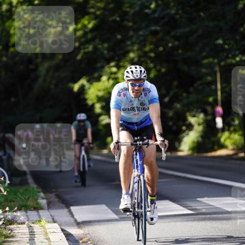 14.09.2025 - Stadtparktriathlon Michael Burmester http://msf.ph/oto/8911150 14.09.2025 11:01:50 Radfahren 663, 770, 787, 815, 823 meine-sportfotos.de