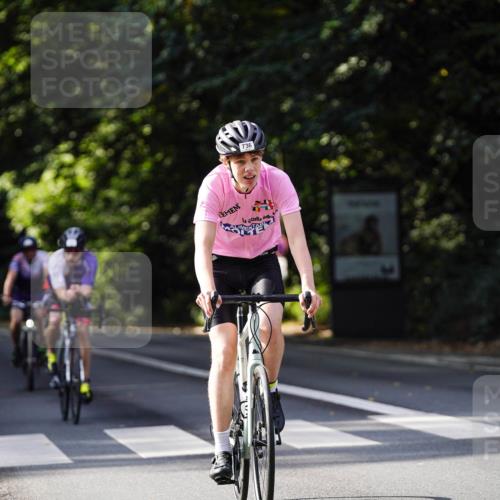 14.09.2025 - Stadtparktriathlon Michael Burmester http://msf.ph/oto/8911164 14.09.2025 11:02:00 Radfahren 663, 736, 770, 779, 790, 815, 822, 842, 854, 868, 900 meine-sportfotos.de