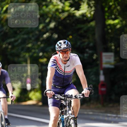 14.09.2025 - Stadtparktriathlon Michael Burmester http://msf.ph/oto/8911170 14.09.2025 11:02:03 Radfahren 736, 779, 780, 790, 822, 842, 854, 868, 875, 900 meine-sportfotos.de