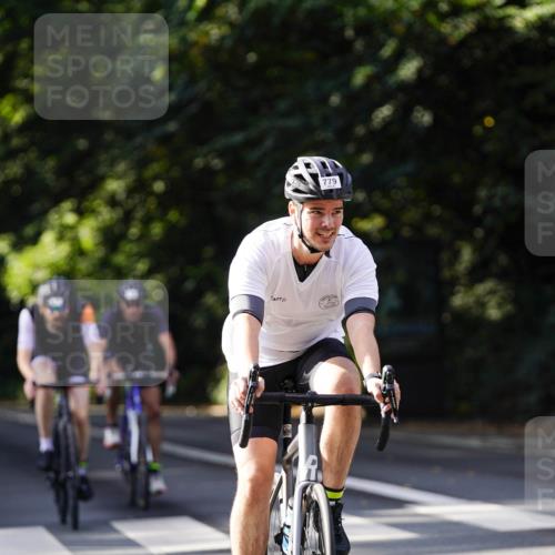14.09.2025 - Stadtparktriathlon Michael Burmester http://msf.ph/oto/8911172 14.09.2025 11:02:06 Radfahren 736, 779, 780, 790, 822, 842, 868, 875, 900 meine-sportfotos.de