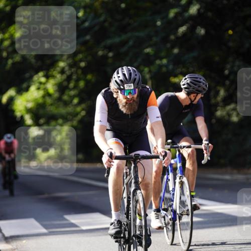 14.09.2025 - Stadtparktriathlon Michael Burmester http://msf.ph/oto/8911174 14.09.2025 11:02:07 Radfahren 729, 779, 780, 790, 822, 842, 868, 875, 900 meine-sportfotos.de