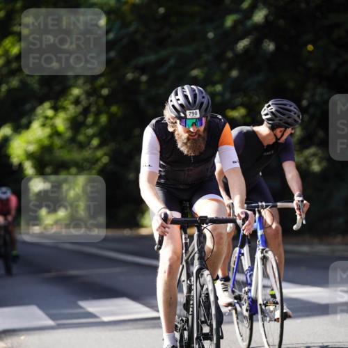 14.09.2025 - Stadtparktriathlon Michael Burmester http://msf.ph/oto/8911175 14.09.2025 11:02:07 Radfahren 729, 779, 780, 790, 822, 842, 868, 875, 900 meine-sportfotos.de