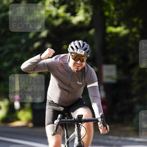 14.09.2025 - Stadtparktriathlon Michael Burmester http://msf.ph/oto/8911182 14.09.2025 11:02:15 Radfahren 682, 729, 732, 780, 875 meine-sportfotos.de
