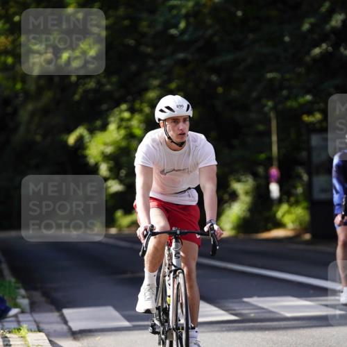 14.09.2025 - Stadtparktriathlon Michael Burmester http://msf.ph/oto/8911190 14.09.2025 11:02:25 Radfahren 682, 732, 761, 890, 916 meine-sportfotos.de