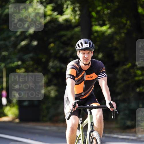 14.09.2025 - Stadtparktriathlon Michael Burmester http://msf.ph/oto/8911197 14.09.2025 11:02:43 Radfahren 734, 851 meine-sportfotos.de