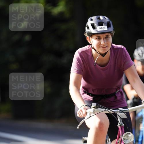 14.09.2025 - Stadtparktriathlon Michael Burmester http://msf.ph/oto/8911236 14.09.2025 11:03:36 Radfahren 668, 760, 767, 792, 817 meine-sportfotos.de