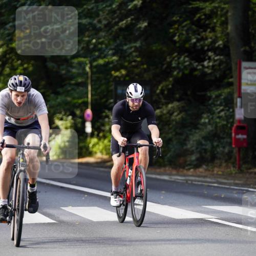 14.09.2025 - Stadtparktriathlon Michael Burmester http://msf.ph/oto/8911249 14.09.2025 11:03:52 Radfahren 721, 740, 765, 781, 798, 801, 909 meine-sportfotos.de