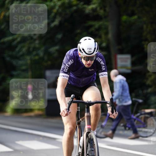 14.09.2025 - Stadtparktriathlon Michael Burmester http://msf.ph/oto/8911289 14.09.2025 11:04:45 Radfahren 746, 754, 807, 824, 905 meine-sportfotos.de
