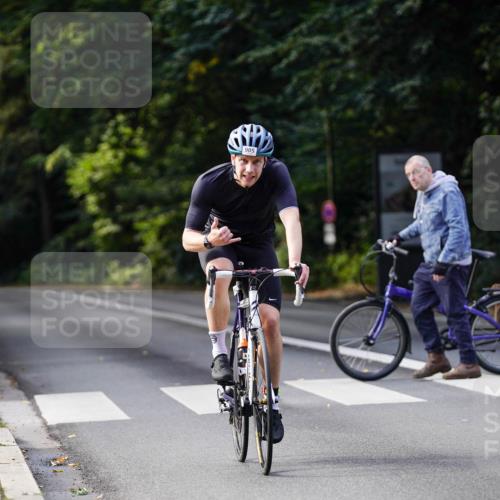 14.09.2025 - Stadtparktriathlon Michael Burmester http://msf.ph/oto/8911290 14.09.2025 11:04:46 Radfahren 754, 807, 824, 905 meine-sportfotos.de