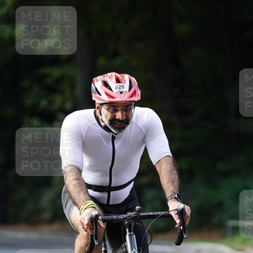 14.09.2025 - Stadtparktriathlon Michael Burmester http://msf.ph/oto/8911294 14.09.2025 11:04:55 Radfahren 737, 826, 828 meine-sportfotos.de