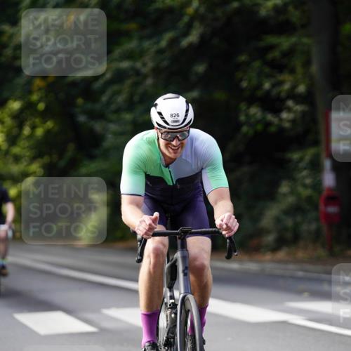 14.09.2025 - Stadtparktriathlon Michael Burmester http://msf.ph/oto/8911295 14.09.2025 11:05:01 Radfahren 737, 776, 826, 828 meine-sportfotos.de