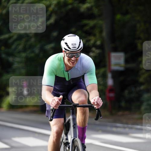 14.09.2025 - Stadtparktriathlon Michael Burmester http://msf.ph/oto/8911297 14.09.2025 11:05:01 Radfahren 737, 776, 826, 828 meine-sportfotos.de