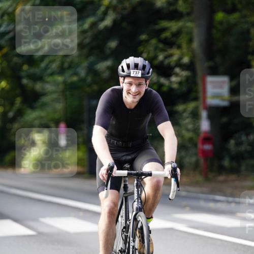 14.09.2025 - Stadtparktriathlon Michael Burmester http://msf.ph/oto/8911298 14.09.2025 11:05:03 Radfahren 737, 776, 826, 852, 867, 891, 919 meine-sportfotos.de