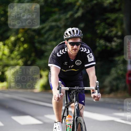 14.09.2025 - Stadtparktriathlon Michael Burmester http://msf.ph/oto/8911301 14.09.2025 11:05:05 Radfahren 737, 776, 826, 833, 852, 867, 891, 919 meine-sportfotos.de