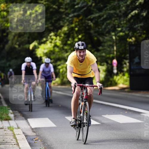 14.09.2025 - Stadtparktriathlon Michael Burmester http://msf.ph/oto/8911307 14.09.2025 11:05:17 Radfahren 827, 833, 835, 836, 841, 853, 919 meine-sportfotos.de