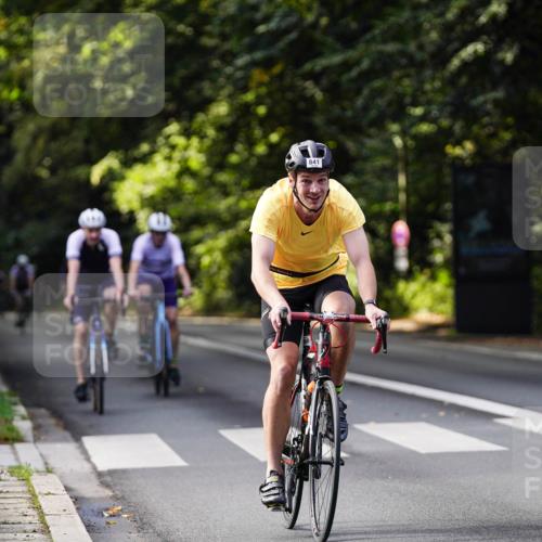 14.09.2025 - Stadtparktriathlon Michael Burmester http://msf.ph/oto/8911308 14.09.2025 11:05:17 Radfahren 827, 833, 835, 836, 841, 853, 919 meine-sportfotos.de