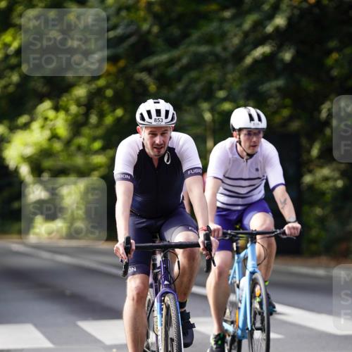 14.09.2025 - Stadtparktriathlon Michael Burmester http://msf.ph/oto/8911311 14.09.2025 11:05:19 Radfahren 827, 835, 836, 841, 853, 855, 898 meine-sportfotos.de