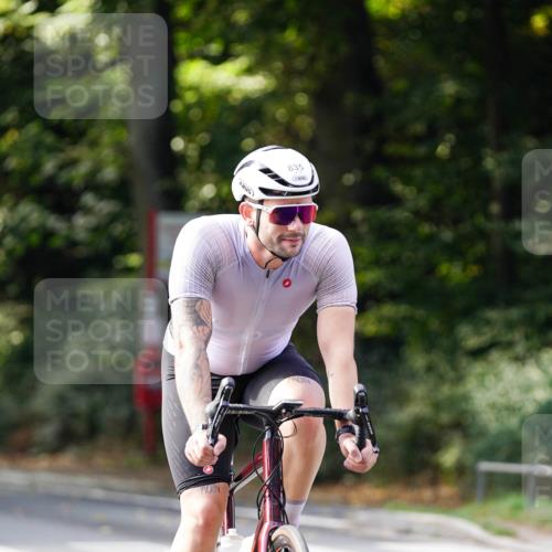 14.09.2025 - Stadtparktriathlon Michael Burmester http://msf.ph/oto/8911314 14.09.2025 11:05:20 Radfahren 827, 835, 836, 841, 846, 853, 855, 898 meine-sportfotos.de