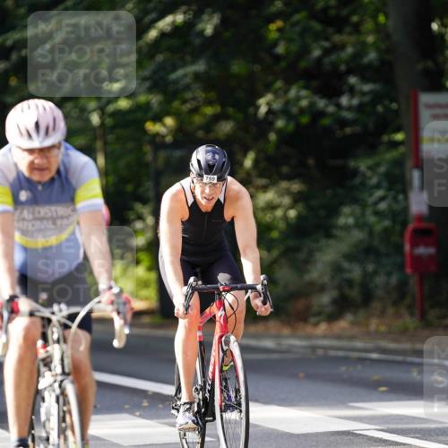 14.09.2025 - Stadtparktriathlon Michael Burmester http://msf.ph/oto/8911336 14.09.2025 11:05:51 Radfahren 727, 743, 744, 750, 756, 759, 799, 804, 859, 861, 897 meine-sportfotos.de