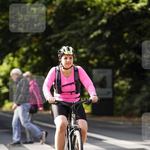 14.09.2025 - Stadtparktriathlon Michael Burmester http://msf.ph/oto/8911350 14.09.2025 11:06:10 Radfahren 679 meine-sportfotos.de