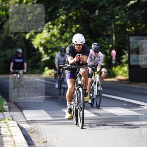 14.09.2025 - Stadtparktriathlon Michael Burmester http://msf.ph/oto/8911361 14.09.2025 11:06:35 Radfahren 748, 777, 816, 820 meine-sportfotos.de