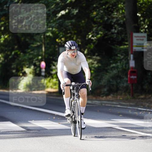 14.09.2025 - Stadtparktriathlon Michael Burmester http://msf.ph/oto/8911363 14.09.2025 11:06:37 Radfahren 748, 777, 816, 820, 862 meine-sportfotos.de