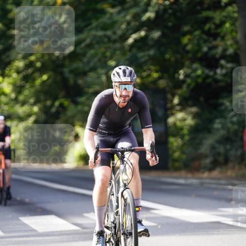 14.09.2025 - Stadtparktriathlon Michael Burmester http://msf.ph/oto/8911374 14.09.2025 11:06:58 Radfahren 752, 813, 874, 882 meine-sportfotos.de