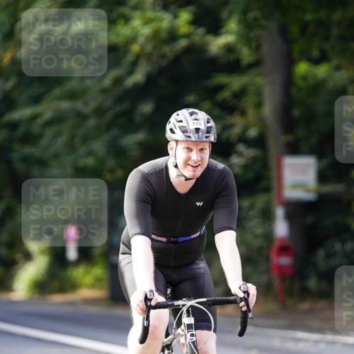 14.09.2025 - Stadtparktriathlon Michael Burmester http://msf.ph/oto/8911381 14.09.2025 11:07:08 Radfahren 813, 825, 838, 865, 886, 920 meine-sportfotos.de