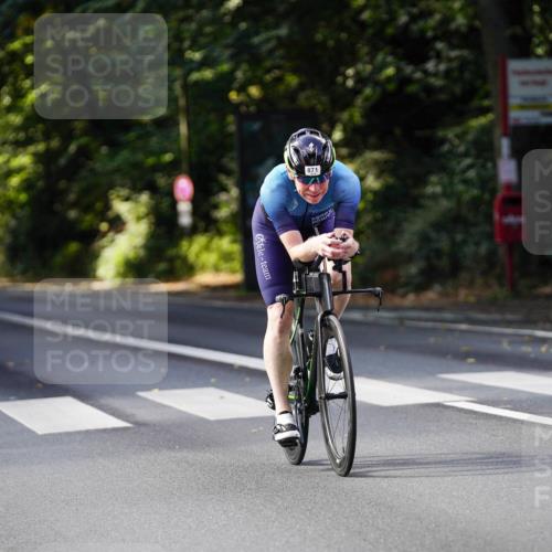 14.09.2025 - Stadtparktriathlon Michael Burmester http://msf.ph/oto/8911396 14.09.2025 11:07:27 Radfahren 871 meine-sportfotos.de