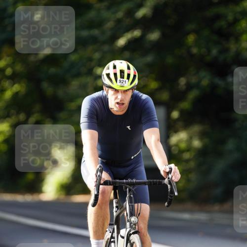 14.09.2025 - Stadtparktriathlon Michael Burmester http://msf.ph/oto/8911411 14.09.2025 11:07:57 Radfahren 829, 847, 858, 870, 894, 921 meine-sportfotos.de