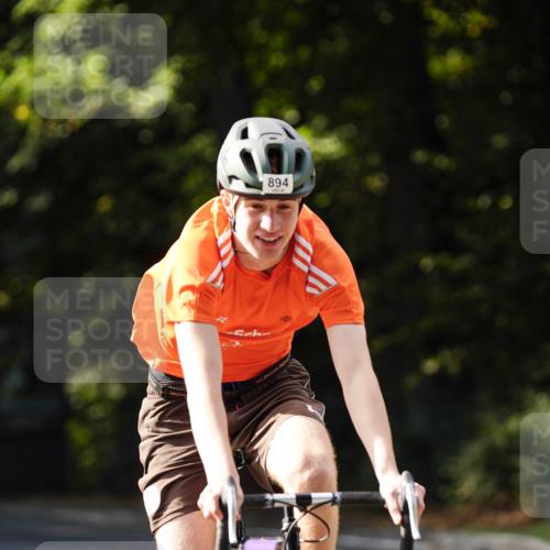 14.09.2025 - Stadtparktriathlon Michael Burmester http://msf.ph/oto/8911418 14.09.2025 11:08:05 Radfahren 728, 730, 829, 894 meine-sportfotos.de