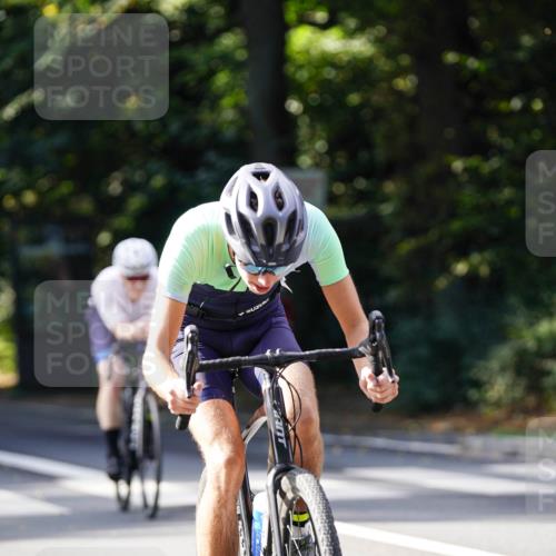 14.09.2025 - Stadtparktriathlon Michael Burmester http://msf.ph/oto/8911420 14.09.2025 11:08:10 Radfahren 728, 730, 892, 894, 915, 918 meine-sportfotos.de