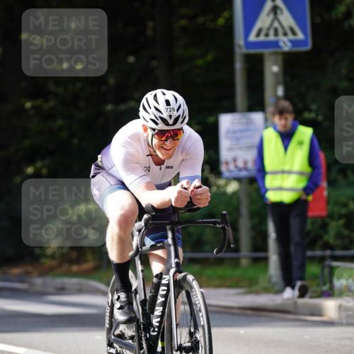 14.09.2025 - Stadtparktriathlon Michael Burmester http://msf.ph/oto/8911422 14.09.2025 11:08:11 Radfahren 728, 730, 892, 915, 918 meine-sportfotos.de