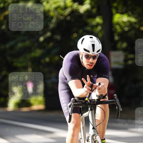14.09.2025 - Stadtparktriathlon Michael Burmester http://msf.ph/oto/8911438 14.09.2025 11:08:39 Radfahren 842, 880, 901 meine-sportfotos.de