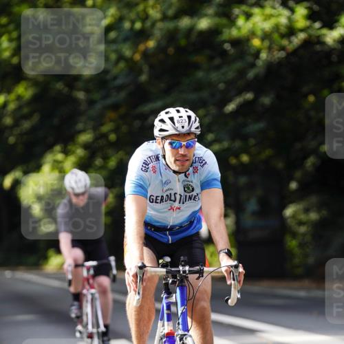 14.09.2025 - Stadtparktriathlon Michael Burmester http://msf.ph/oto/8911465 14.09.2025 11:09:16 Radfahren 805, 823 meine-sportfotos.de