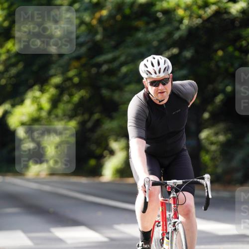 14.09.2025 - Stadtparktriathlon Michael Burmester http://msf.ph/oto/8911466 14.09.2025 11:09:17 Radfahren 805, 823 meine-sportfotos.de